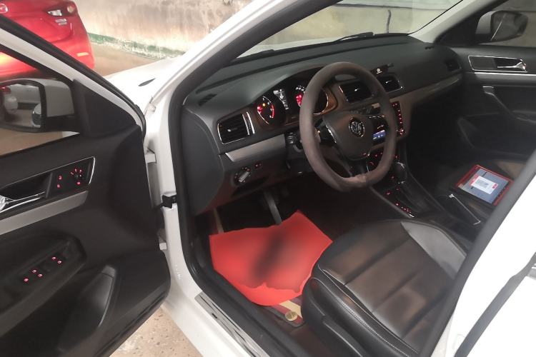 Used Volkswagen Gran Lavida 2015 1.6L Automatic Comfort Edition
