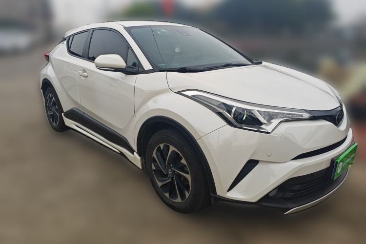 Used Toyota IZOA 2018 2.0L Yichi Edition China V Standard Front Right 45 Deg