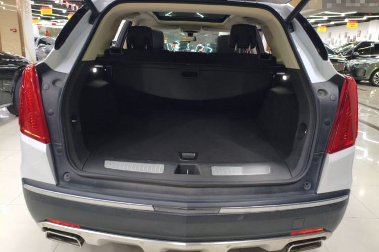 Used Cadillac XT5 2018 25T Luxury Model Trunk