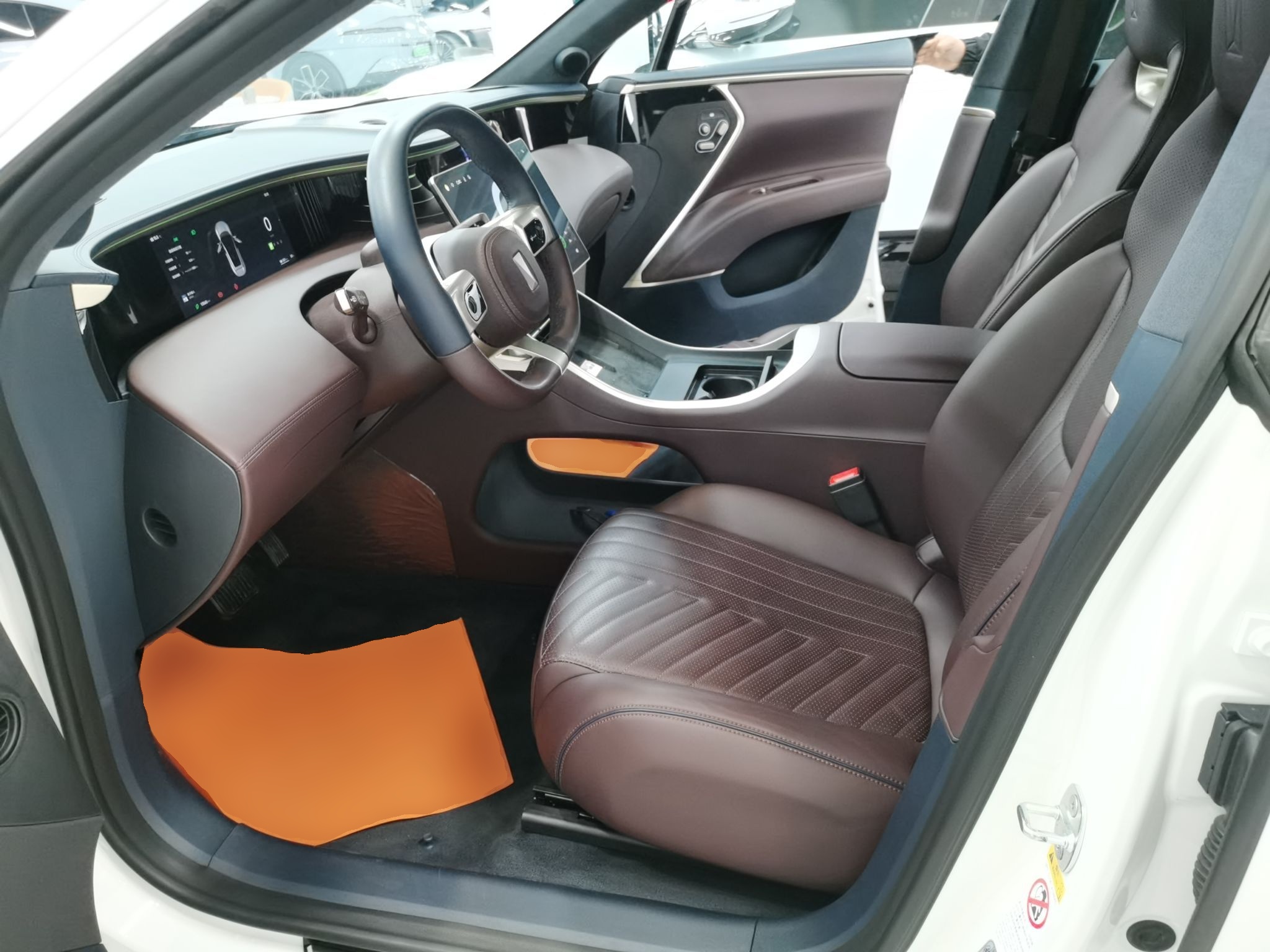 المقاعد الأمامية داخل السيارة