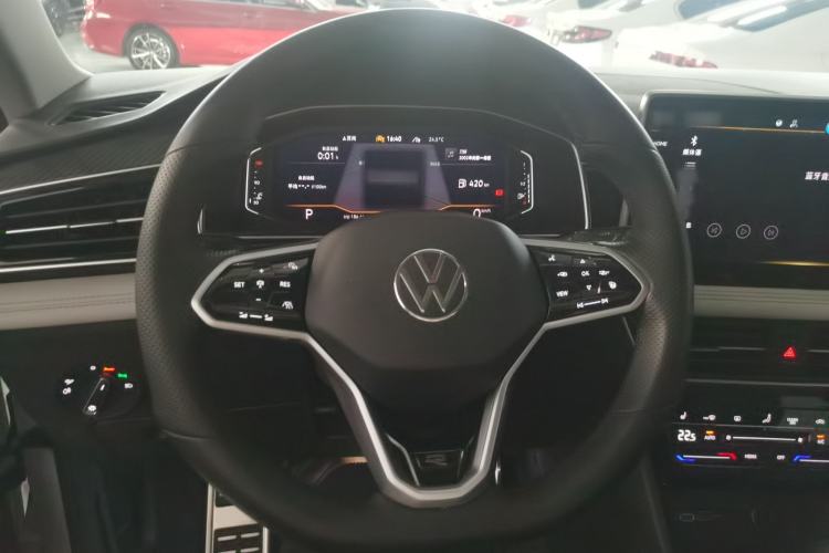 Used Volkswagen Tiguan L 2023 Facelifted 380TSI Automatic All-Wheel Drive R-Line Plus Version 7-Seater Steering Wheel