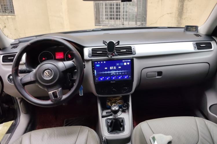 Used Volkswagen Bora 2011 1.6L Manual Comfort Version Center Console