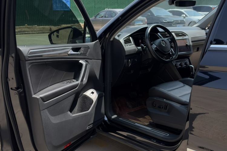 Used Volkswagen Tiguan 2018 330TSI All-Wheel-Drive Innovation Model Left Front Seat