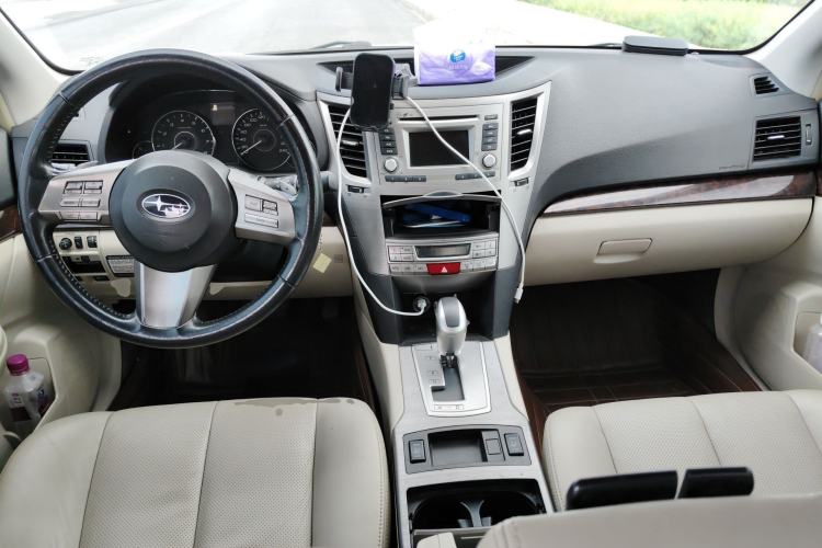 Used Subaru Outback 2012 2.5i Luxury Edition Center Console