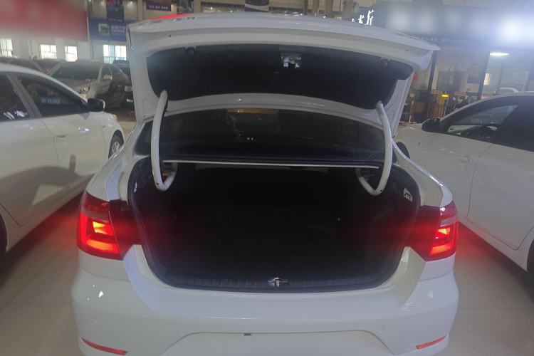 Used Volkswagen Bora 2015 Qihui Edition 1.6L Automatic Fashion Model Trunk