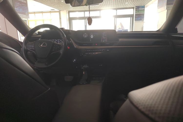 Used Lexus ES 2020 200 Excellence Edition Center Console