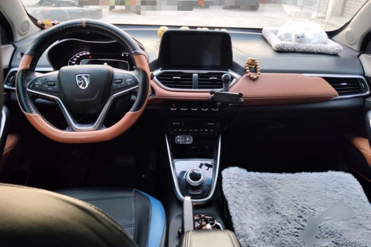 Used Baojun 510 2017 1.5L Automatic Luxury Model Center Console