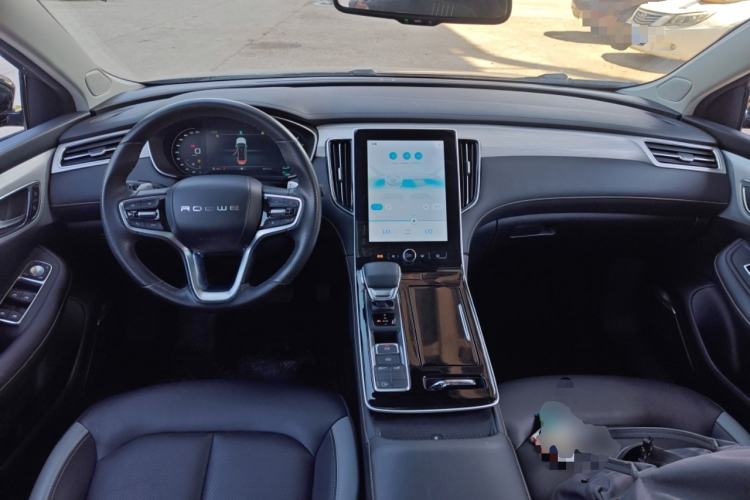 Used Roewe i6 MAX 2020 300TGI Automatic Supreme Edition with Cool Sunroof and Advanced Driving Features Center Console