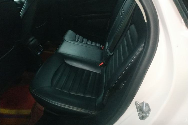 Used Ford Mondeo New Energy 2018 2.0 PHEV Smart-Controlled Fashion Edition China VI Standard Left Rear Seat