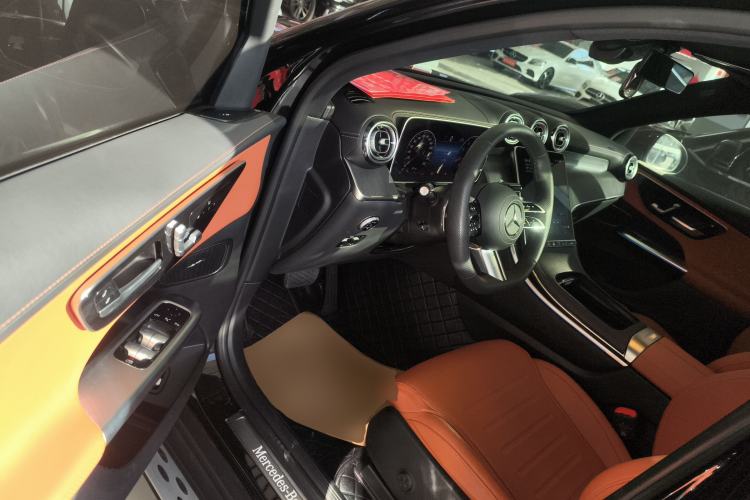 Used Mercedes-Benz GLC 2024 GLC 260 L 4MATIC Luxury Model 5 Seats