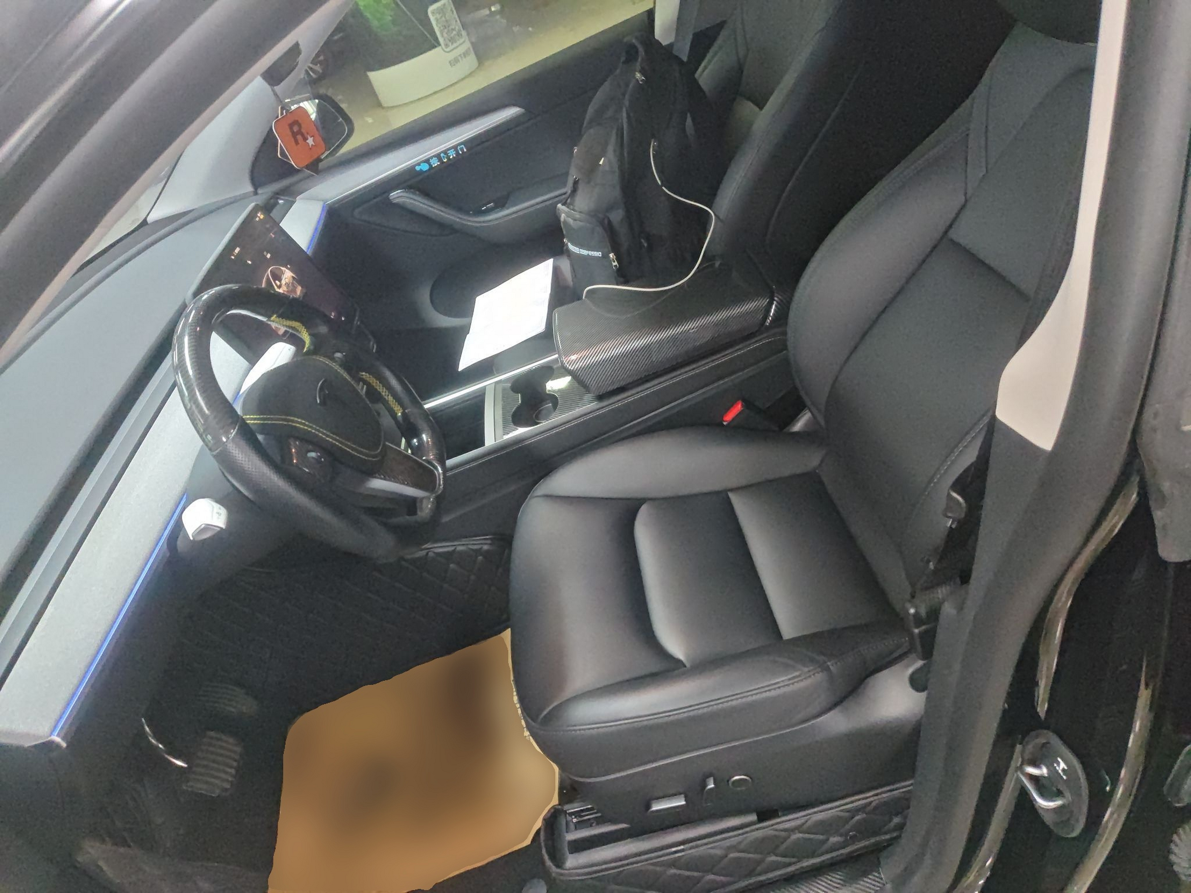 المقاعد الأمامية داخل السيارة