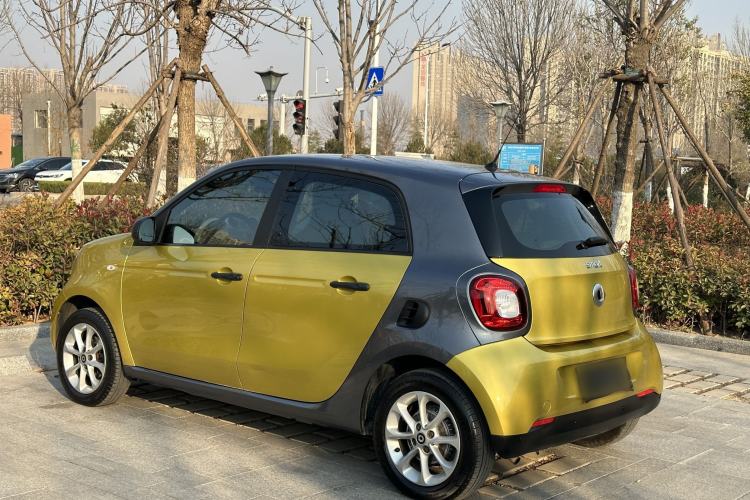 Used smart forfour 2018 1.0L 52 kW Dynamic Edition
