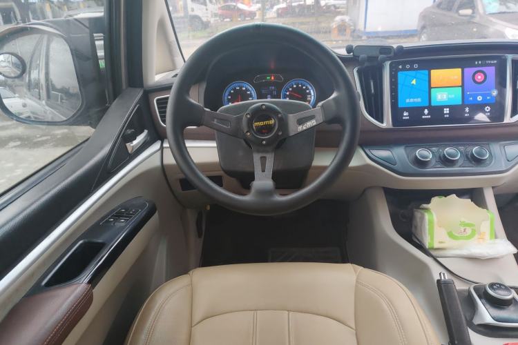Used FORTHING Lingzhi M5 2020 Comfort Model 7 Seats Steering Wheel