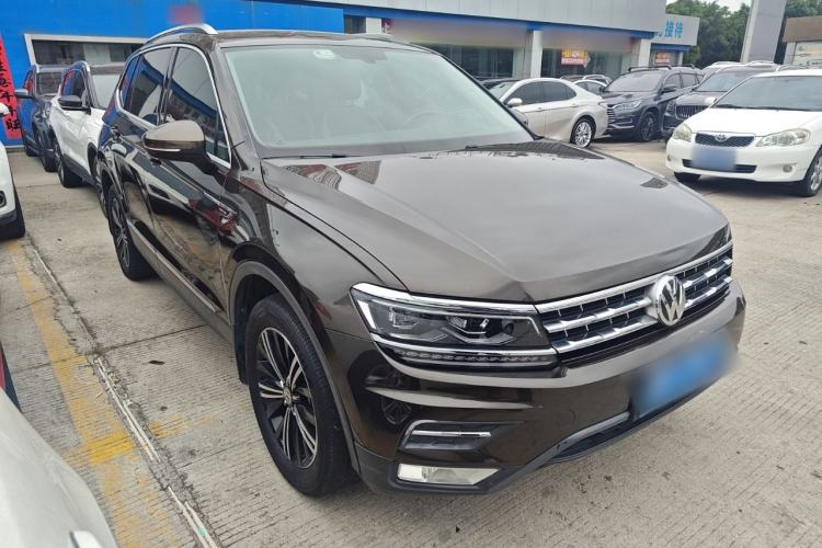 Used Volkswagen Tiguan L 2017 380TSI Automatic All-Wheel-Drive Luxury Edition Front Right 45 Deg