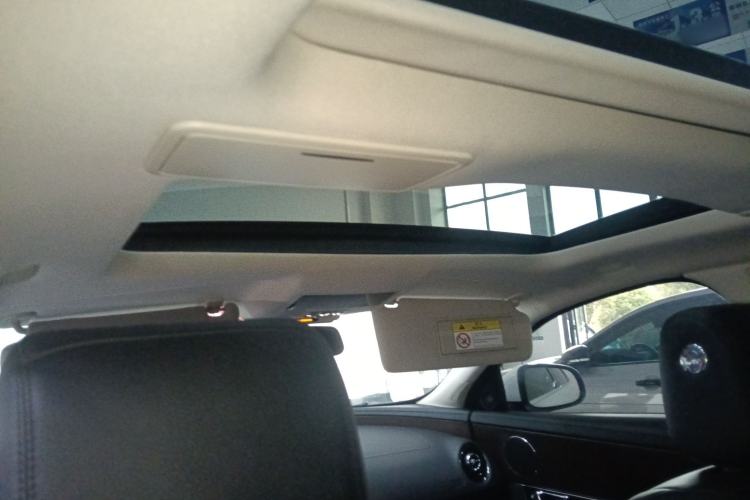 Used Jaguar XJ 2016 XJL 2.0T Two-Wheel-Drive Elegant Business Edition
