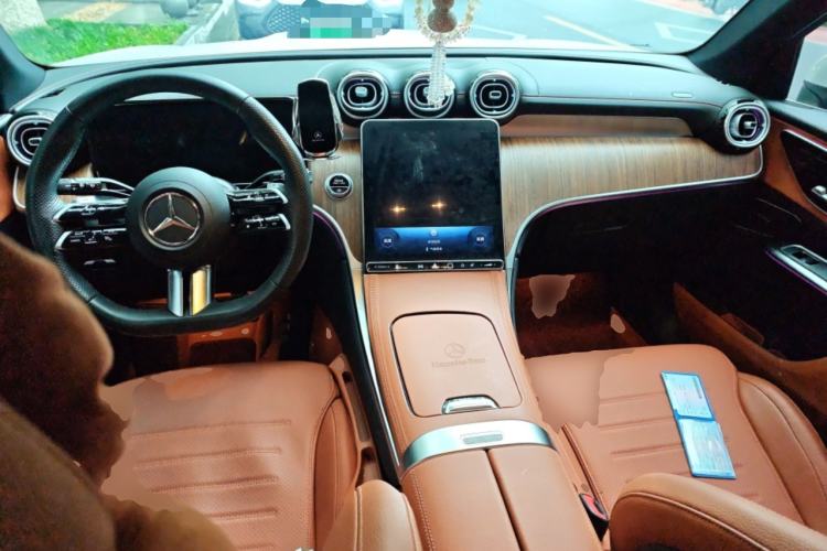 Used Mercedes-Benz GLC 2023 Refreshed GLC 300 L 4MATIC Dynamic Version 7-Seater Center Console