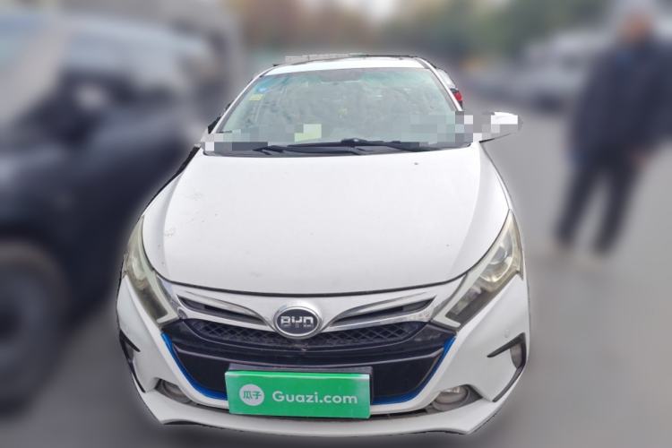 Used BYD Qin New Energy 2014 1.5T Cool Black Knight Flagship Model
