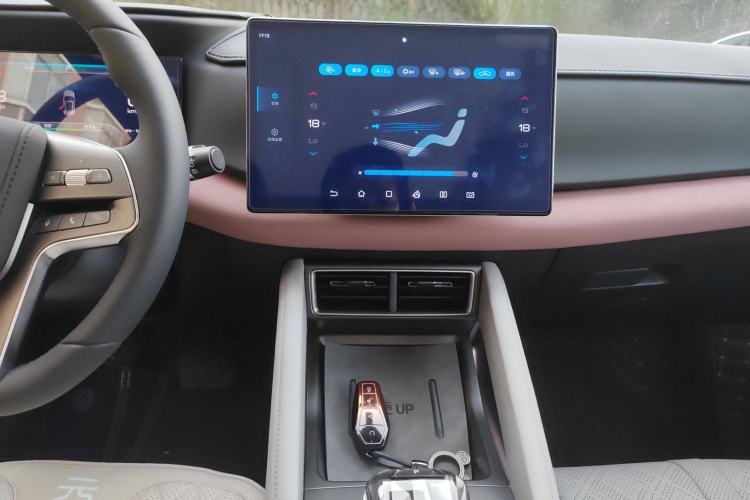 Used BYD Yuan UP 2024 401KM Beyond Edition Interior 3