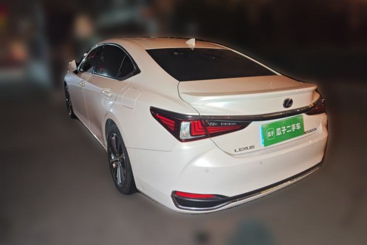 Used Lexus ES 2020 300h Premier Edition