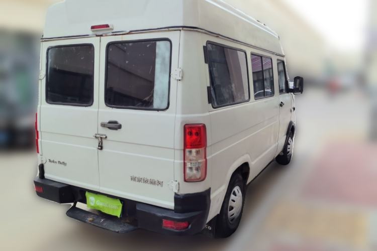 Used Iveco Daily 2009 2.5T-A35 7-Seater
