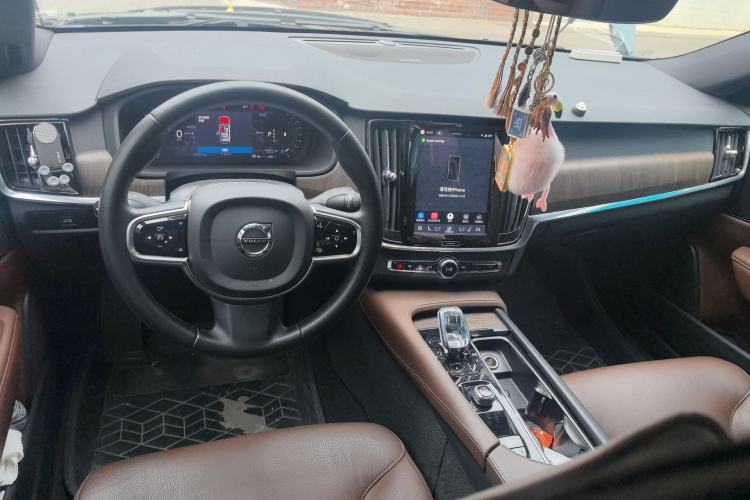 Used Volvo V90 2024 Cross Country B5 AWD Smart Range Edition Center Console
