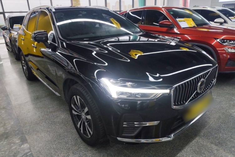 Used Volvo XC60 2024 B5 4x4 Smart Luxury Edition Front Right 45 Deg