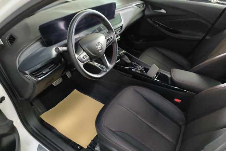 Used Buick Verano 2023 Pro GS Hunter Wind Edition Driver Seat