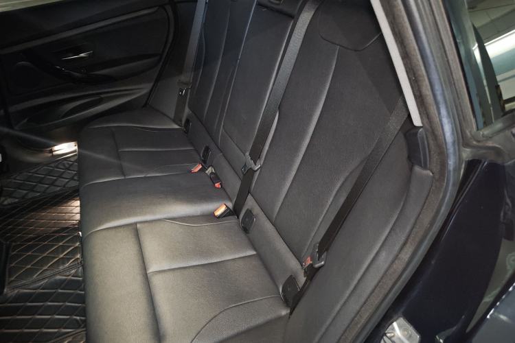 Used BMW 3 Series GT 2019 320i Sport Edition Interior 4