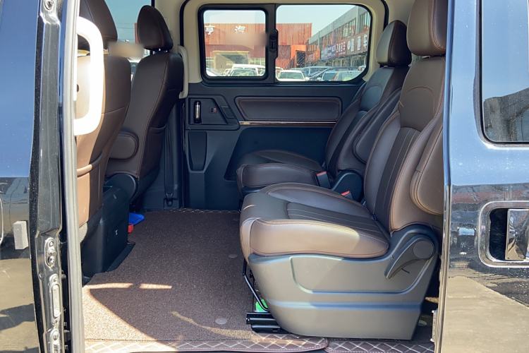 Used FORTHING Lingzhi PLUS 2022 Travel Edition 2.0L Manual Luxury Version 7 Seats
