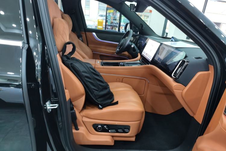 Used Hima AITO M9 2024 Range-Extended Ultra Version 42 kWh 6-Seater Model Right Front Seat