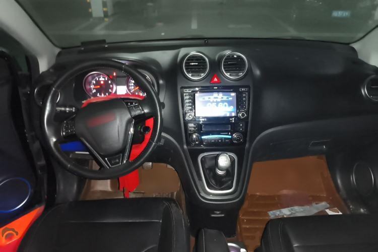 Used Haval H6 2014 Upgraded Model 1.5T Manual Two-Wheel Drive Elite Version Center Console