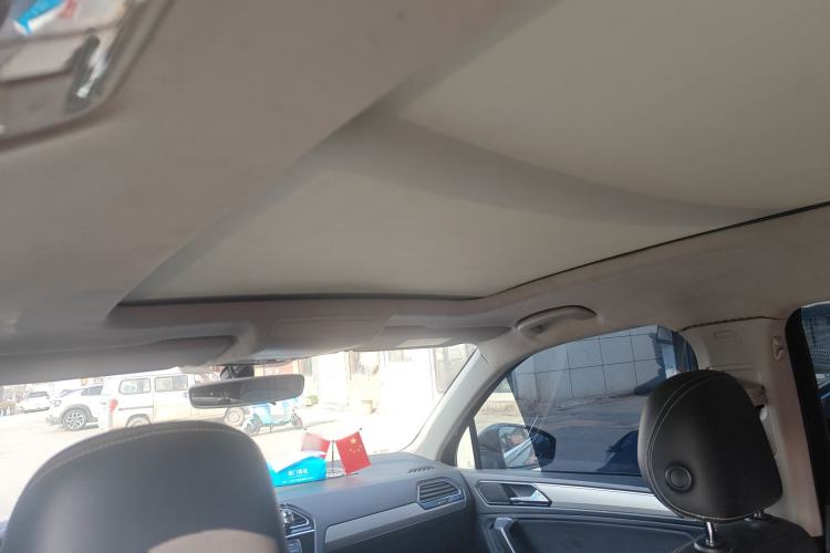 Used Volkswagen Tiguan L 2018 380TSI Automatic All-Wheel Drive Luxury Edition Headliner