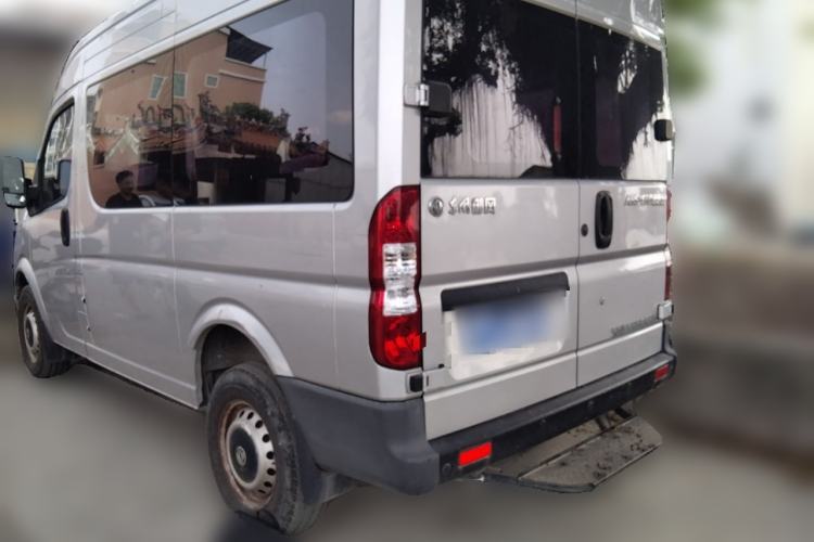 Used Dongfeng Yufeng 2018 2.3TA100 Standard Edition Logistics Vehicle Short Wheelbase Mid-Roof Design 5-9 Seater Powered by WP2.3 Rear Left 45 Deg