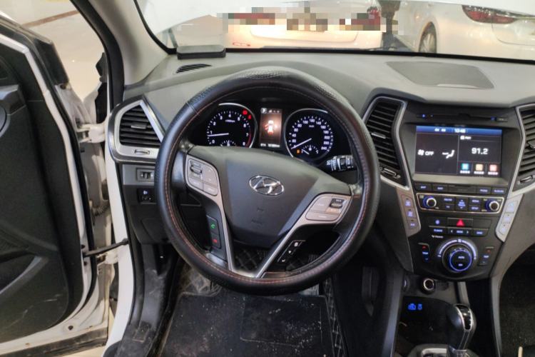 Used Hyundai Santa Fe 2017 2.0T Automatic Two-Wheel Drive Smart Version 7 Seats