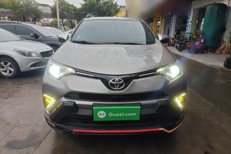 Used Toyota RAV4 2016 2.0L CVT Two-Wheel Drive Fashion Edition China V Standard Front