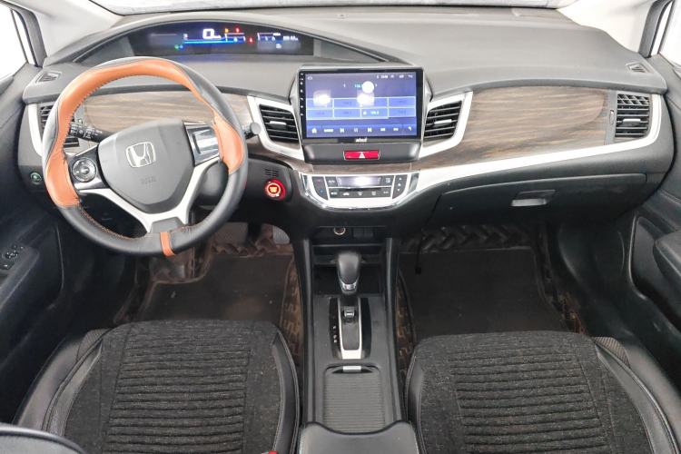 Used Honda Jade 2017 1.8L automatic Comfort version 5 seats Center Console