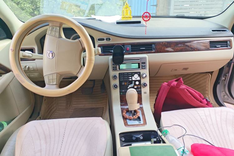 Used Volvo S80L 2009 2.5T ZhiZun Edition Center Console