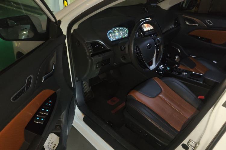 Used BYD Qin New Energy 2015 1.5T Dual-Crown Flagship Plus Edition Driver Seat