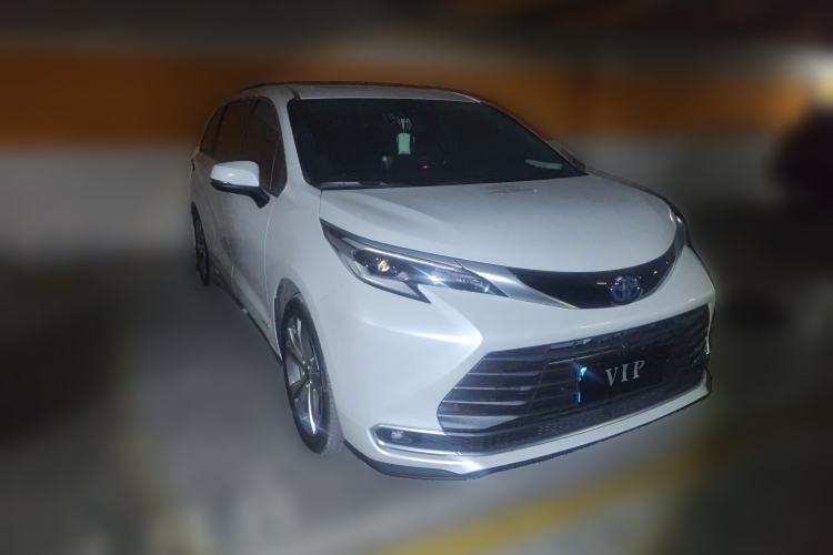 Used Toyota Sienna 2023 2.5L Hybrid Ultimate Edition

