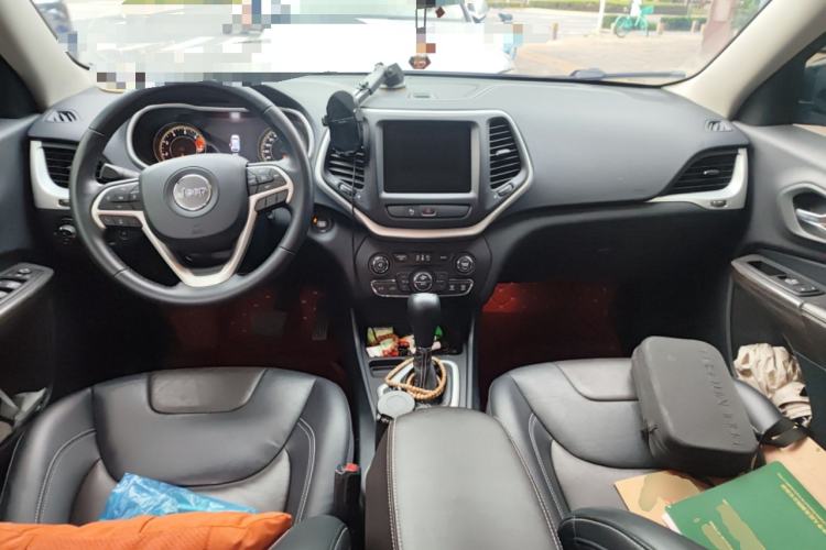 Used Jeep Cherokee 2020 2.0L Two-Wheel Drive Classic Sports Edition