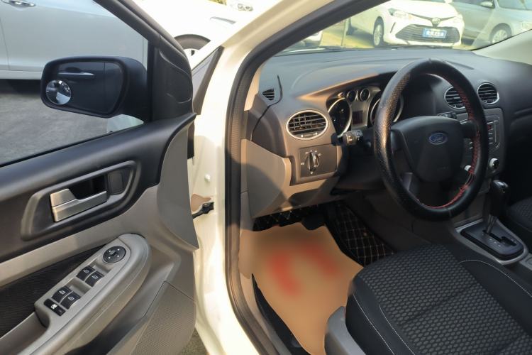 Used Ford Focus 2013 Hatchback Classic 1.8L Automatic Base Model
