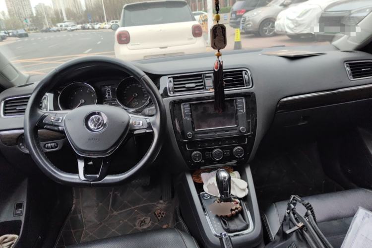 Used Volkswagen Sagitar 2017 230TSI Automatic Luxury Edition
