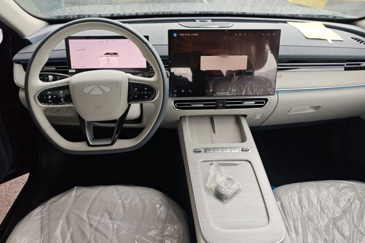 Used Fengyun A8L 2025 1.5 TGDI 145 km Luxury Version Interior 2