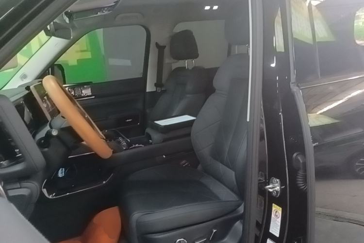 Used Formula Leopard 5 2023 Navigator Edition Left Front Seat