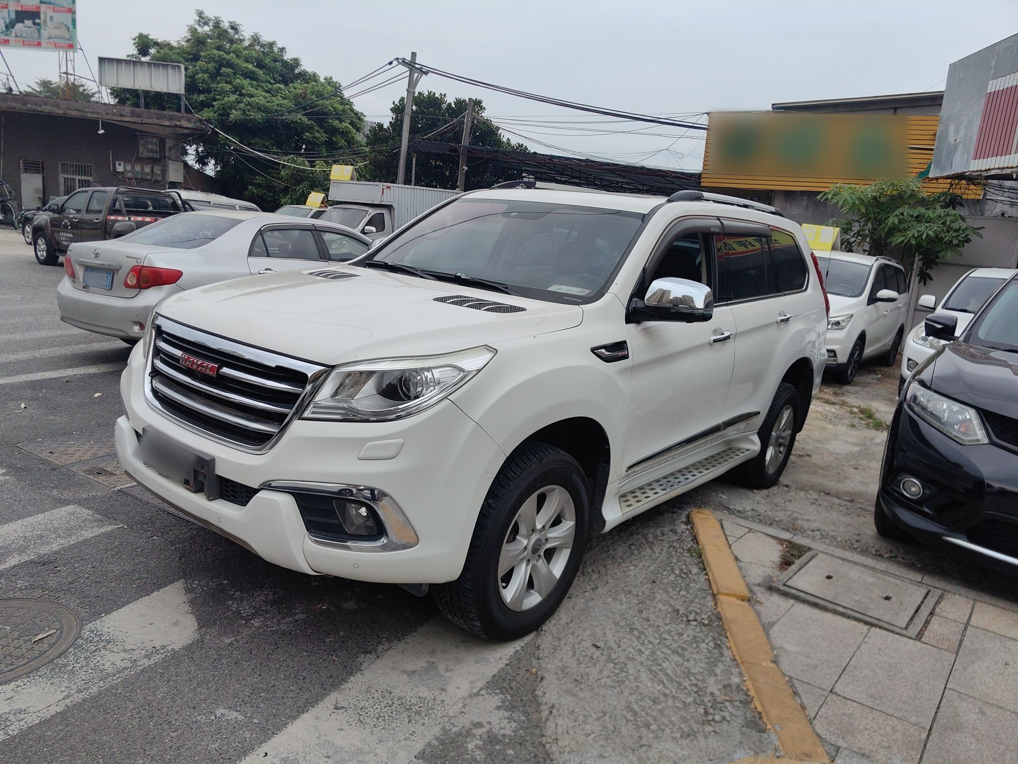 Под передней частью автомобиля