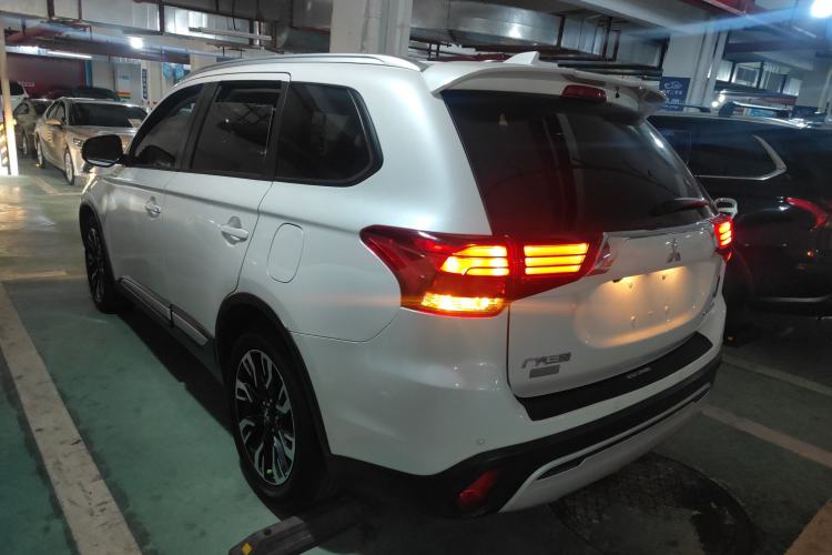 Used Mitsubishi Outlander 2019 2.0L Two-Wheel Drive Comfort Edition 5 Seats China VI Standard Rear Left 45 Deg