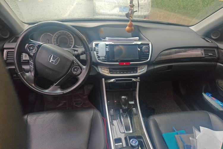 Used Honda Accord 2014 2.4L LX Comfort Edition Center Console