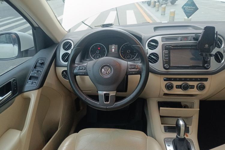 Used Volkswagen Tiguan 2013 1.8 TSI Automatic All-Wheel Drive Luxury Model Steering Wheel