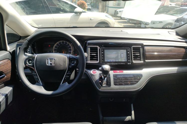 Used Honda Elysion 2016 2.4L Supreme Edition
