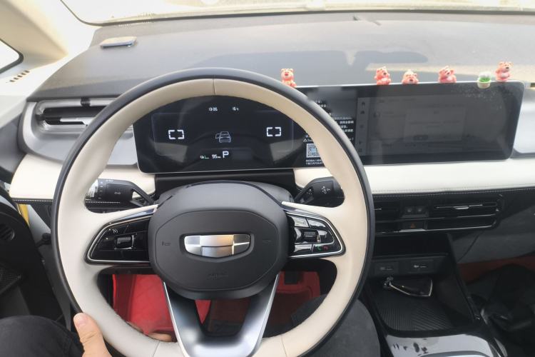 Used Geometry E Firefly 2024 401 km Fluorescent